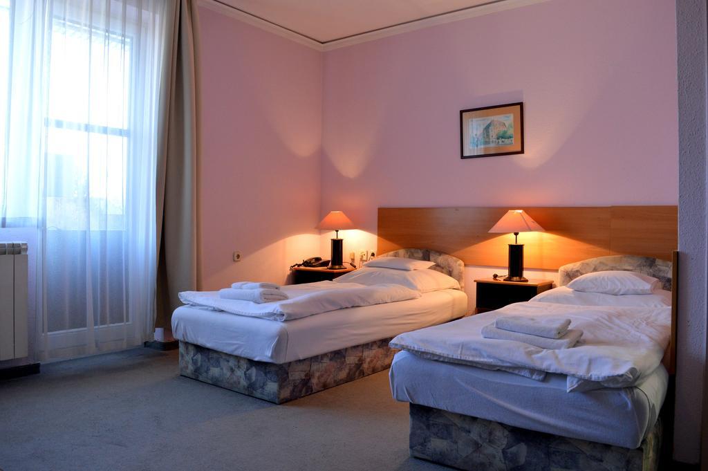 Apollo Motel Kecskemét Zewnętrze zdjęcie
