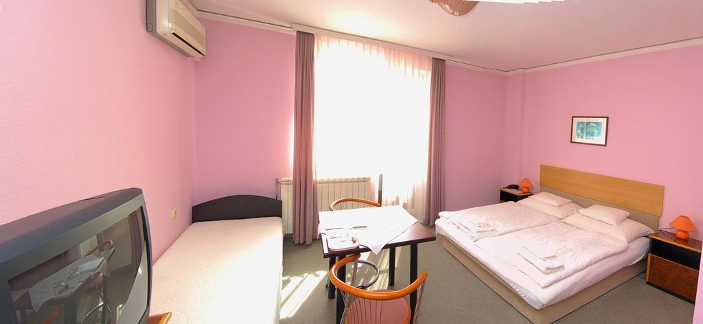 Apollo Motel Kecskemét Zewnętrze zdjęcie