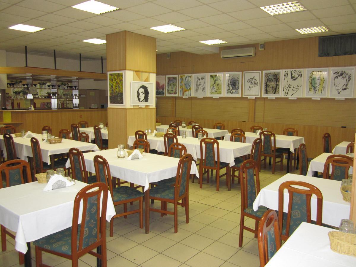 Apollo Motel Kecskemét Zewnętrze zdjęcie