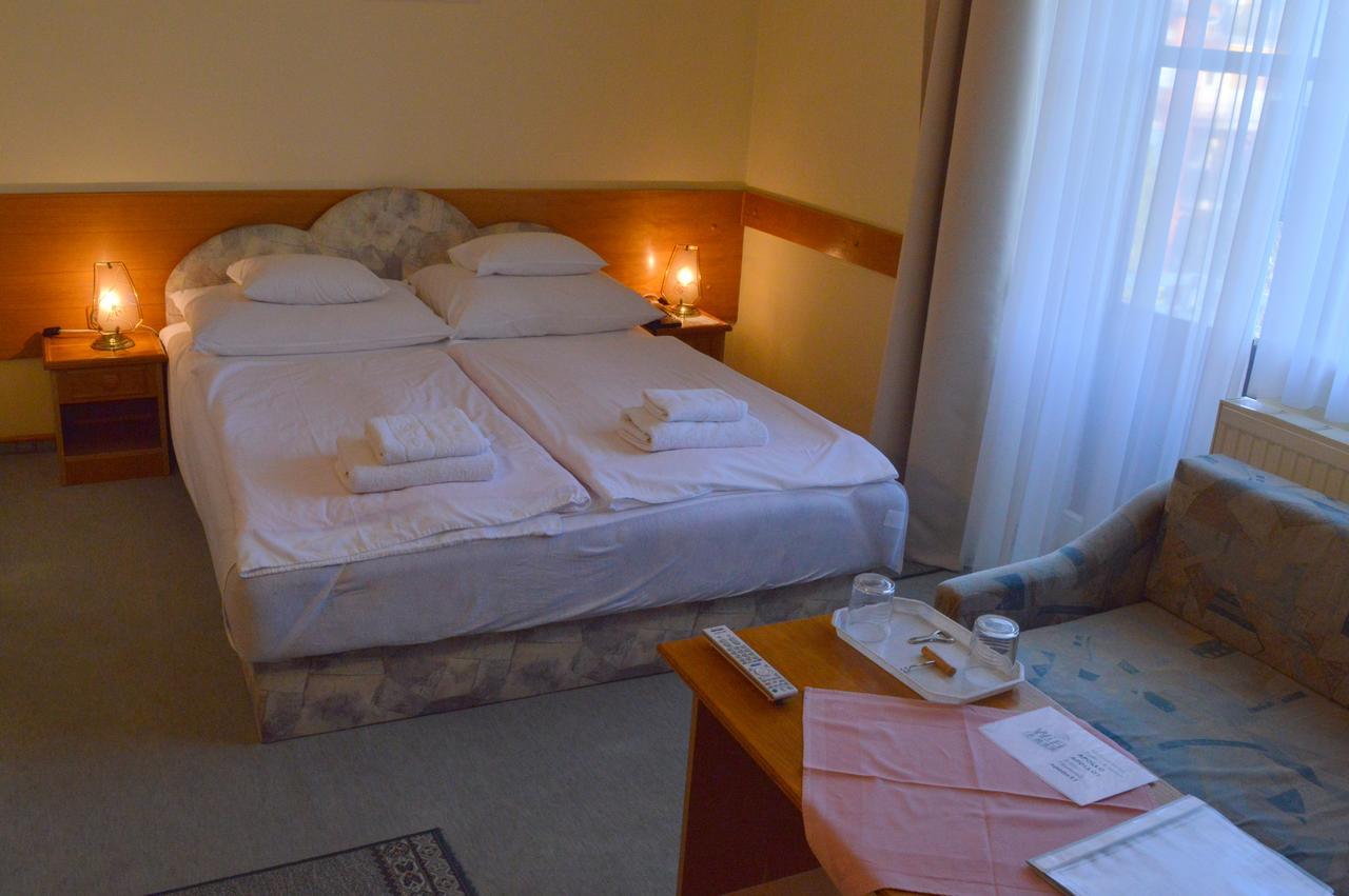Apollo Motel Kecskemét Zewnętrze zdjęcie
